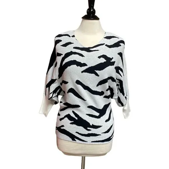 Glam White & Black Zebra Print Quarter Sleeve Sweater Size Small