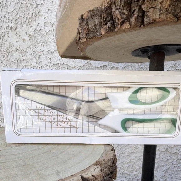 Stainless Steel Pinking Shears Ergonomic Handle Right-Handed Green/White