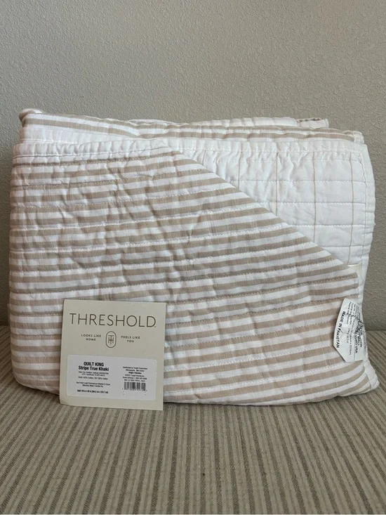 NWT King Reversible Cotton Stripe Quilt Khaki - Threshold