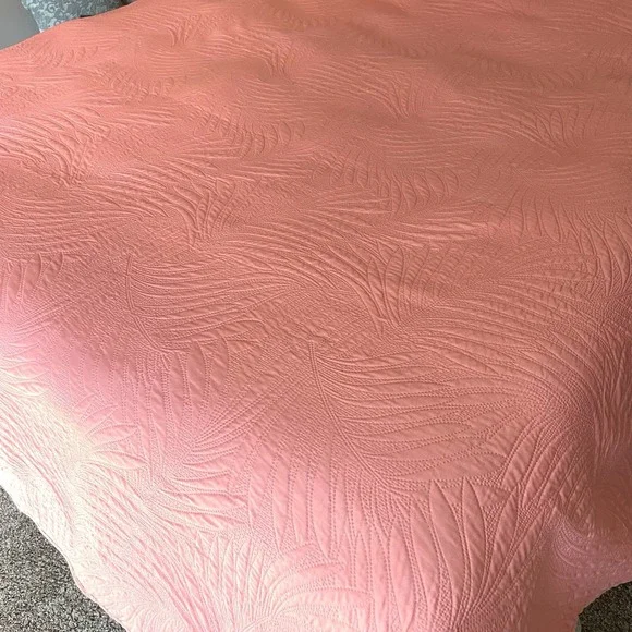 Sleeping Partners Quilted Coverlet Full/Double Coral‎ Orange Embroidered Floral