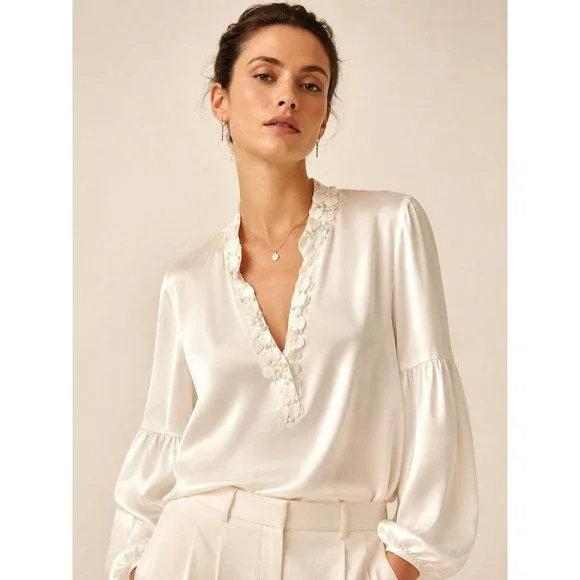 Lilly Pulitzer White Satin Embellished V-Neck Blouse Size Medium Long Sleeve Top