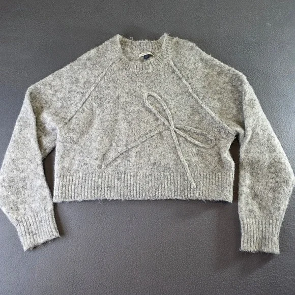 American Eagle Gray Bow Cropped Fuzzy Sweater Womens Large Knit Pullover
