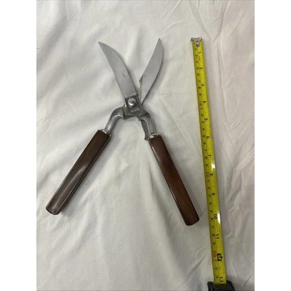 Vintage Made In Italy Poultry Shears Serrated Blade Wooden Handles