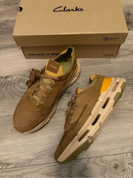 Clarks Men’s Tan/Brown Suede Casual Sneakers with Yellow Highlights