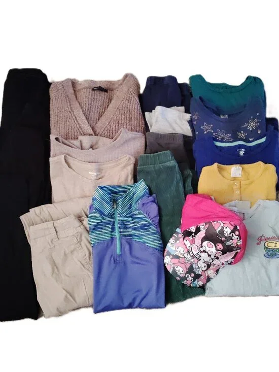 HUGE LOT OF CLOTHES LEGGINGS TOPS OUTFITS OLD NAVY GAP SANRIO~GIRLS SIZE M 7-8
