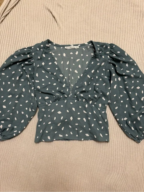 Abercrombie & Fitch Puff-Sleeve Blouse