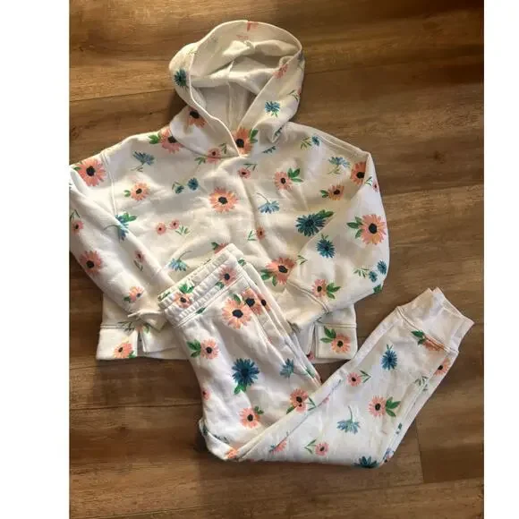 Old navy floral sweatshirt set size 6/7 girls.