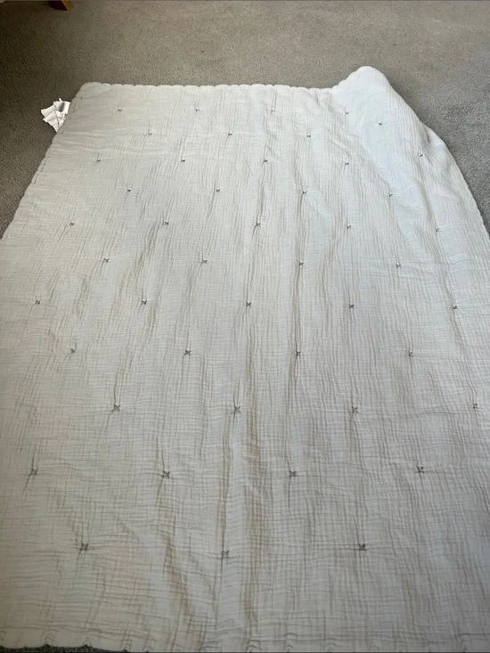 Zara KIDS Cream Tufted Cotton Quilt - Soft Neutral Bedding. Reversible.