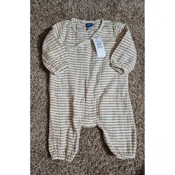 Old navy newborn muslin romper nwt