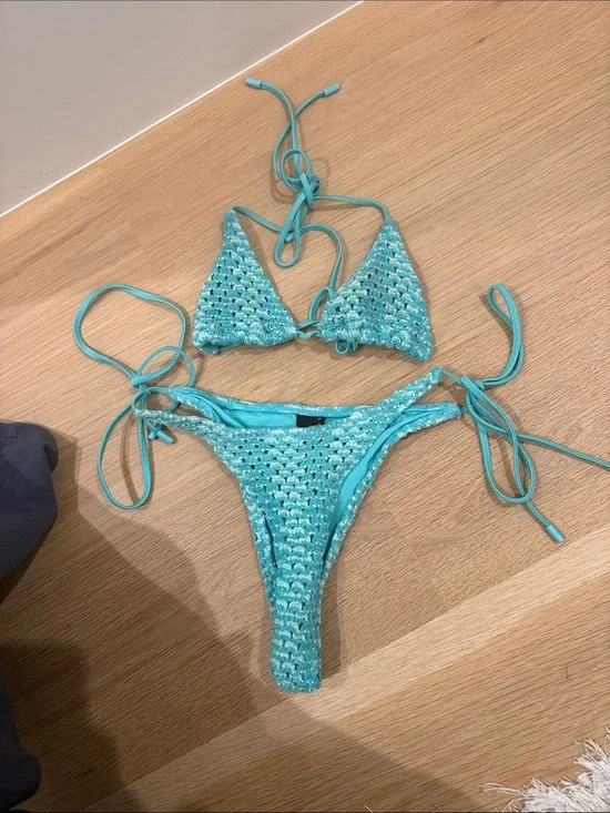 triangle Turquoise Crochet vinca style