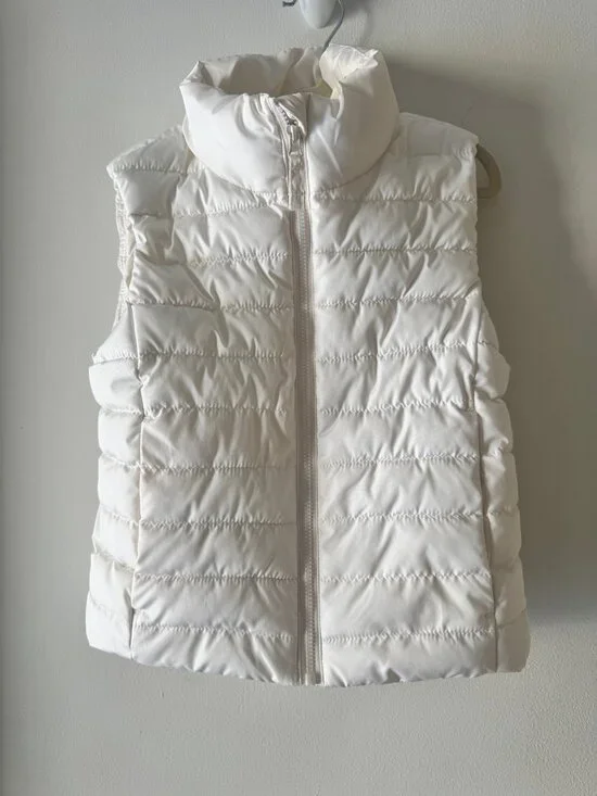 Old Navy girls puffer vest - size S