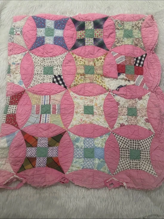 Vintage Patchwork Pink Quilted Throw - Classic Circle Pattern