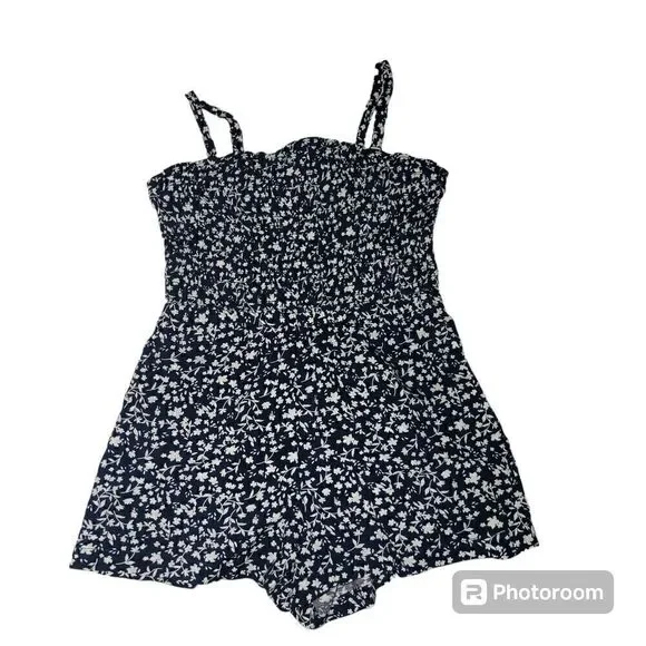 Old Navy little girls Romper size small 6-7. ^
