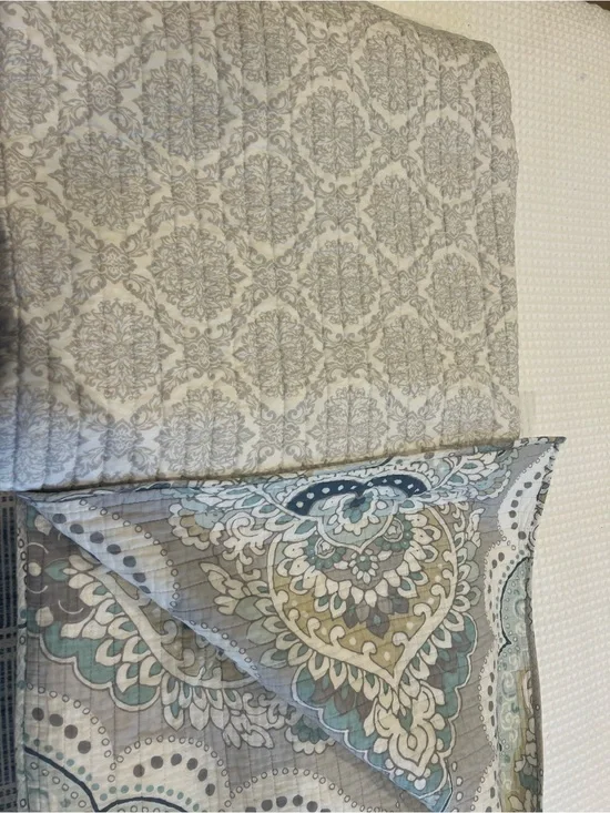 Reversible Quilted Bedding Set in Gray, Cream & Teal