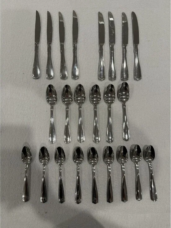 Oneida 18/10 Stainless Flatware Carolina Pattern 23 Pieces EUC