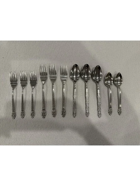 Oneida Nordic Crown Set Of 11 Pieces Forks And Spoons