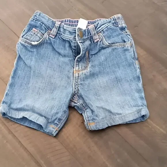 Old Navy Little girls shorts size 18 to 24 months