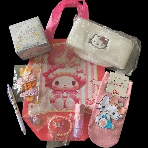 NWT-HELLO KITTY & FRIENDS BUNDLE