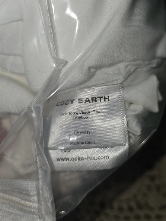 COZY EARTH! Queen White Queen Bedding Set - White NEW