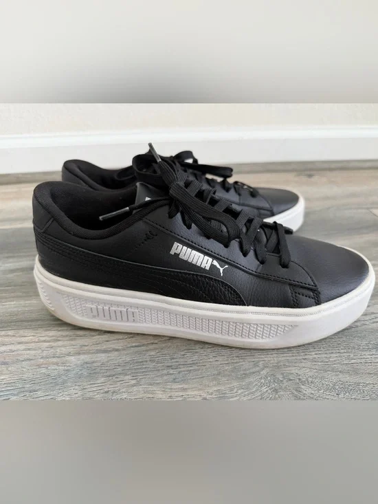 Puma Smash V3 Platform Sneakers in black and white Men’s size 10