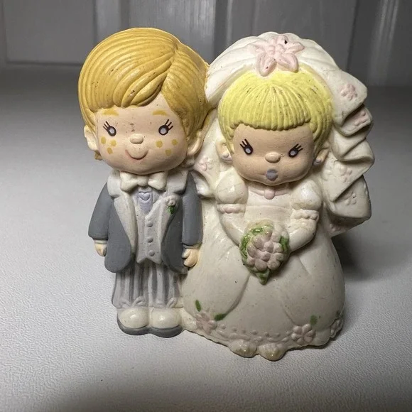 Small Wedding cake Bride and Groom‎ Topper Figurine