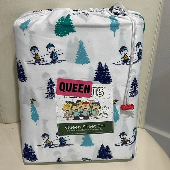 SALE! Peanuts Charlie Brown & Friends White/Blue  Skiing QUEEN Sheet Set