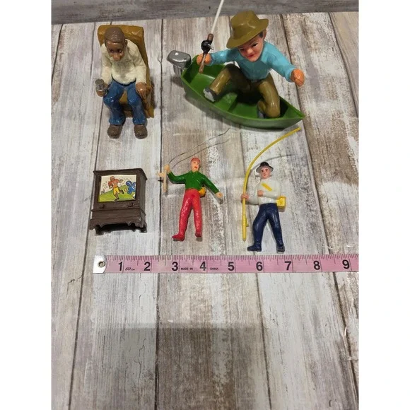 Vintage 1978 Wilton Fishing Cake Topper Lot Fisherman Boat TV‎ Armchair 5pc Set