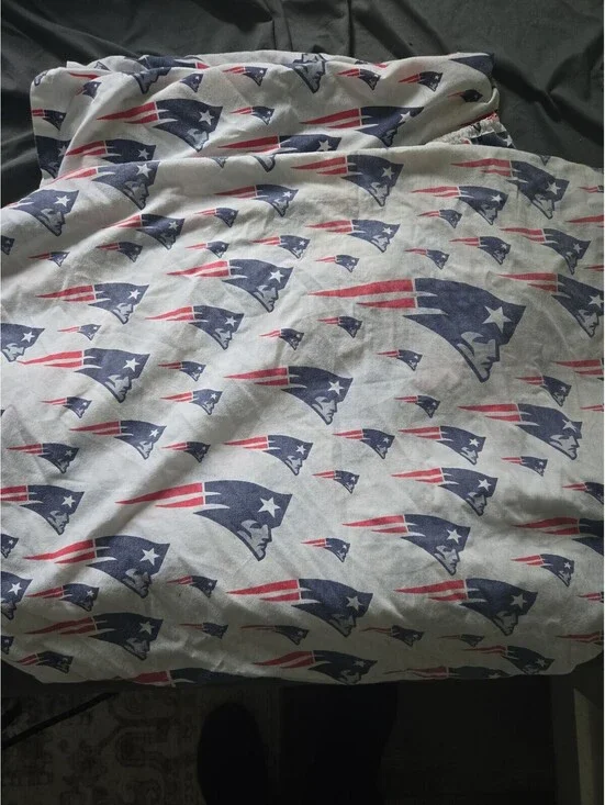 New England Patriots NFL Bedding Set - Flat Sheet and Fitted Mattress Cover