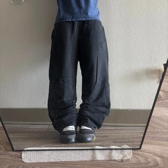 Vintage Y2K/2000s Black Streetwear Essential Sweatpants! Size M