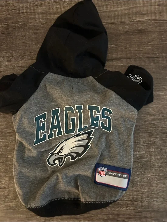 Eagles Tee for your pup in Gray & Black