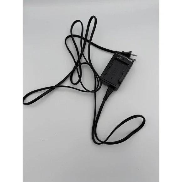 Nikon MH-18a Quick Charger for EN-EL3 EN-EL3a Li-ion Batteries Black powers on