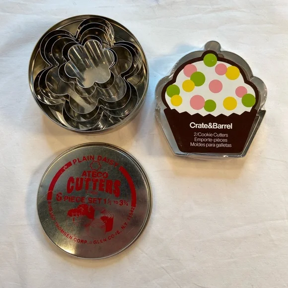 Cookie Cutters. Cupcake‎ and Flowers 7 total