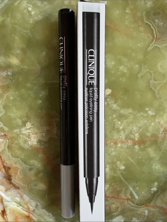 Clinique Pretty Easy Liquid Eyelining Pen - Black 01 - New in Box
