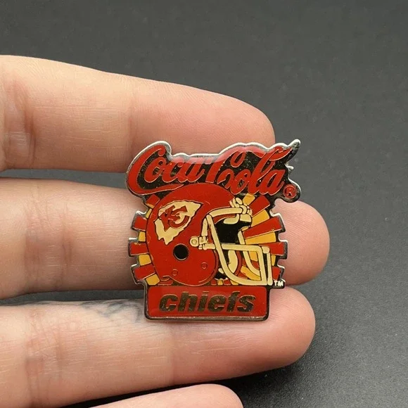Vintage Coca-Cola Coke Kansas City Chiefs‎ Helmet NFL Football Lapel Hat Pin