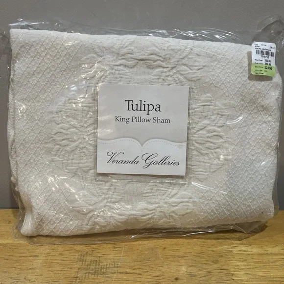 Veranda Galleries Tulipa King Pillow Sham Cream Embossed Embroidered‎ Scalloped