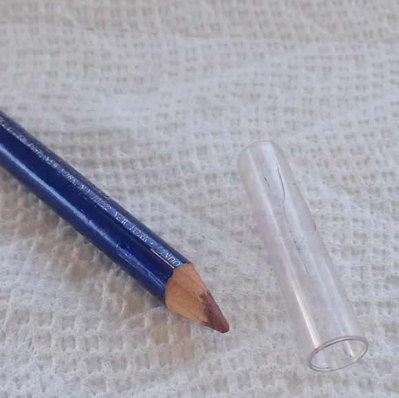 Estee Lauder Lip Defining Wooden Pencil Spice 10 Lightweight Creamy Long Lasting