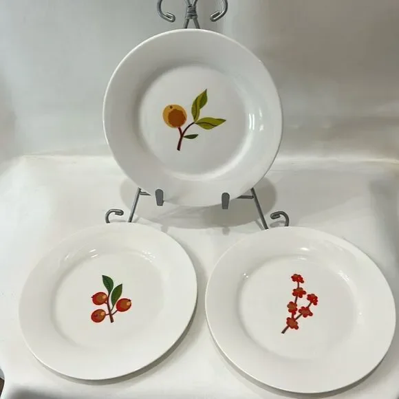 Crate and Barrel Christmas Holiday Dessert Salad Side Plate 7 1/2 In Round Set 3