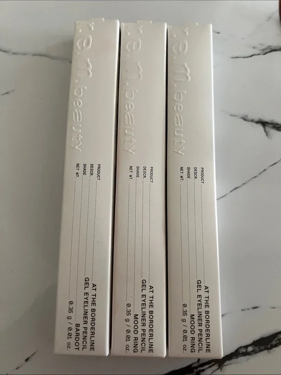 r.e.m. beauty At The Borderline Gel Eyeliner Pencil - White