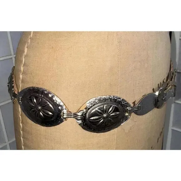 Vintage Y2K Silver Tone Stamped Metal‎ Boho Western Rodeo Concho Style Belt