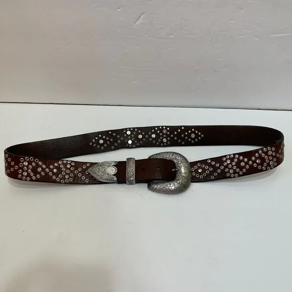 NOCONA STUDDED BELT WITH SILVER BUCKLE IN BROWN LEATHER‎