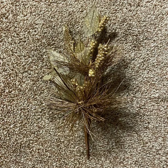 Golden Floral Pick