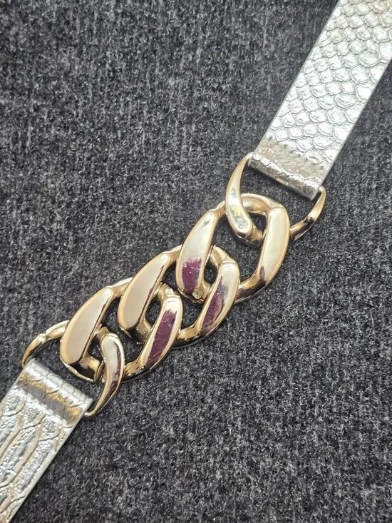 Vintage-Style Adjustable Silver Belt with Snap Closures – Retro Metallic Waist C