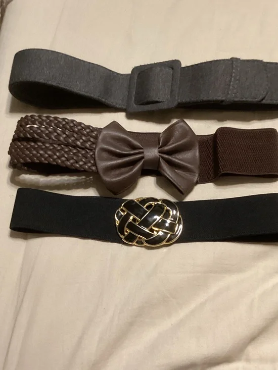 Set of 3 Elastic Waist Belts in Gray, Brown & Black