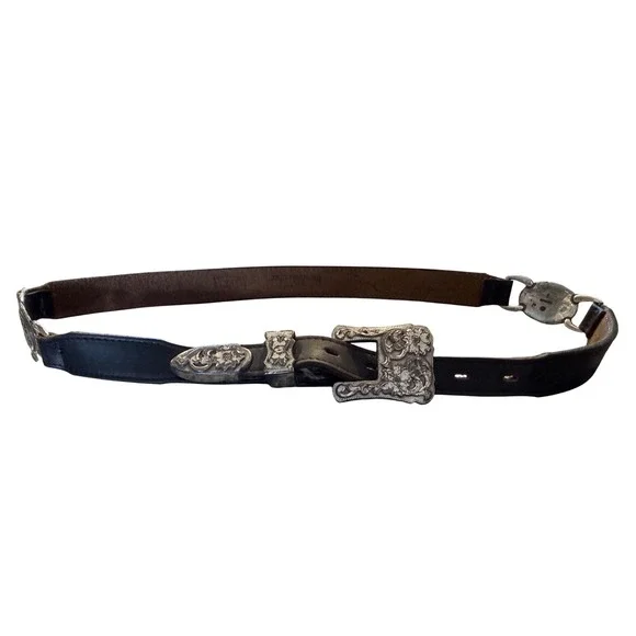 Vintage 1995 Western Leather‎ Harness Floral Engraved Silver Buckle Concho Belt