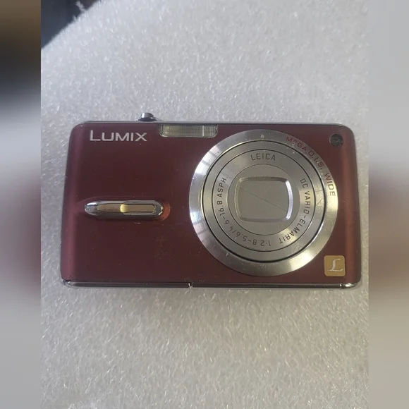 Panasonic Lumix DMC-FX07 – Leica Lens, 7.2MP, Vintage Digital Camera + Battery