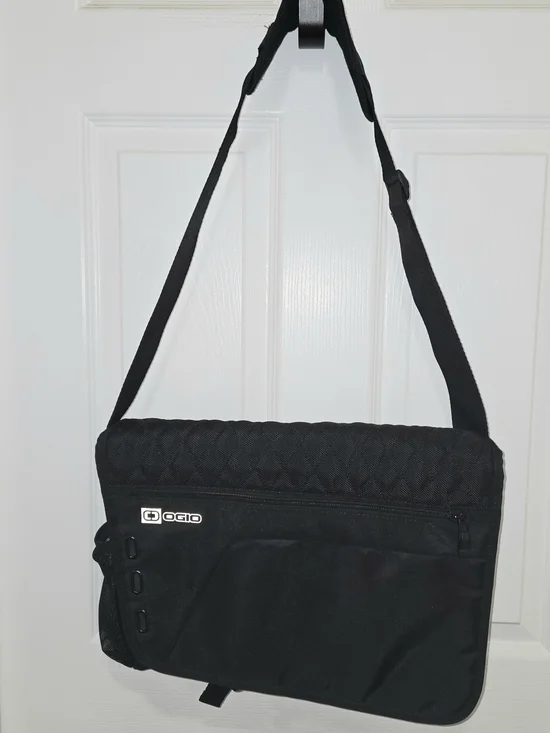 OGIO Vault Messenger Bag in Black with Pockets
