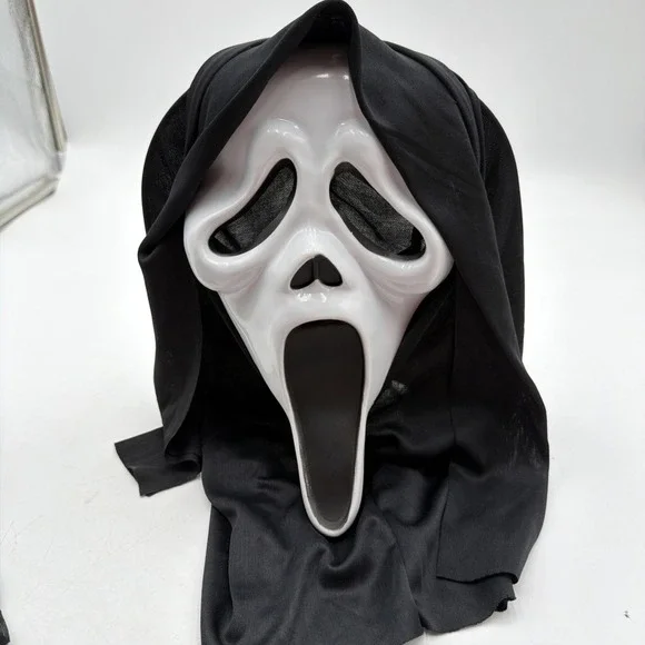 Fun World Ghost Face Mask Scream 2018 9206GF Hooded Halloween Costume