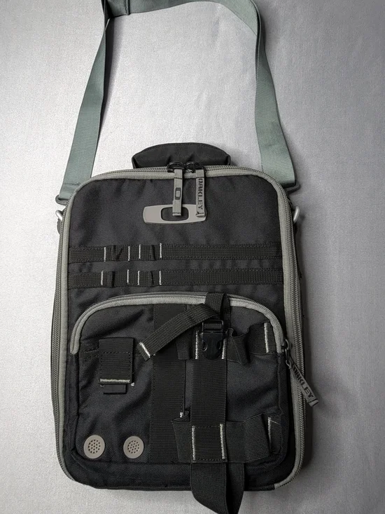 Oakley Checkpoint Vertical Laptop Messenger Bag Black Padded Tactical Size 11X14