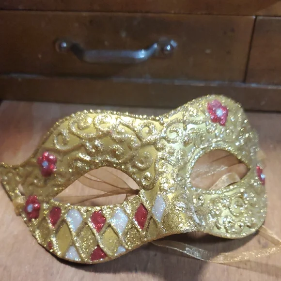 Elegant Gold and Red Mardi Gras Masquerade Mask TN