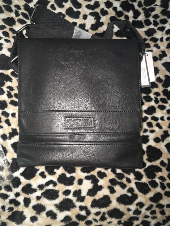 Kenneth Cole Reaction Flapover Tablet Bag